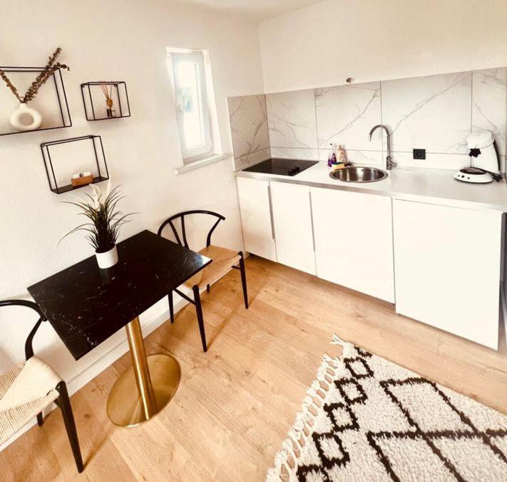 Ferienwohnung An Der Uniklinik Mit Eigener Kueche Und Renoviertem Badezimmer Homburg  Exteriör bild
