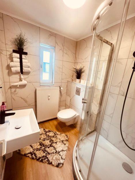 Ferienwohnung An Der Uniklinik Mit Eigener Kueche Und Renoviertem Badezimmer Homburg  Exteriör bild