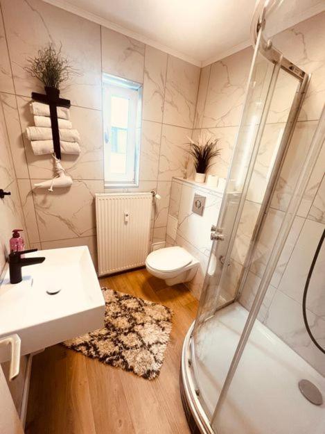 Ferienwohnung An Der Uniklinik Mit Eigener Kueche Und Renoviertem Badezimmer Homburg  Exteriör bild