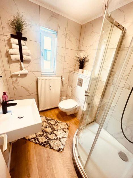 Ferienwohnung An Der Uniklinik Mit Eigener Kueche Und Renoviertem Badezimmer Homburg  Exteriör bild